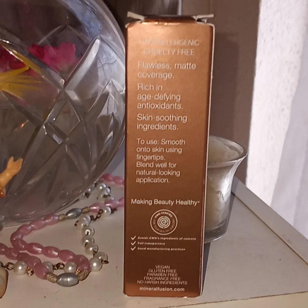 New Mineral Fusion Liquid Foundation - Picture 3 of 5